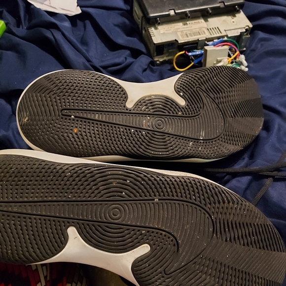 Men's Nike shoes - Picture 2 of 3